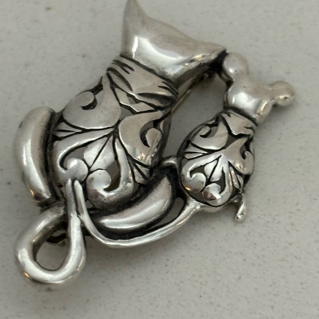 Jezlaine Filigree CatMouse Brooch 45$